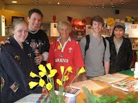 Visitors from Whitireia -  talking with Welsh volunteer, Lynne